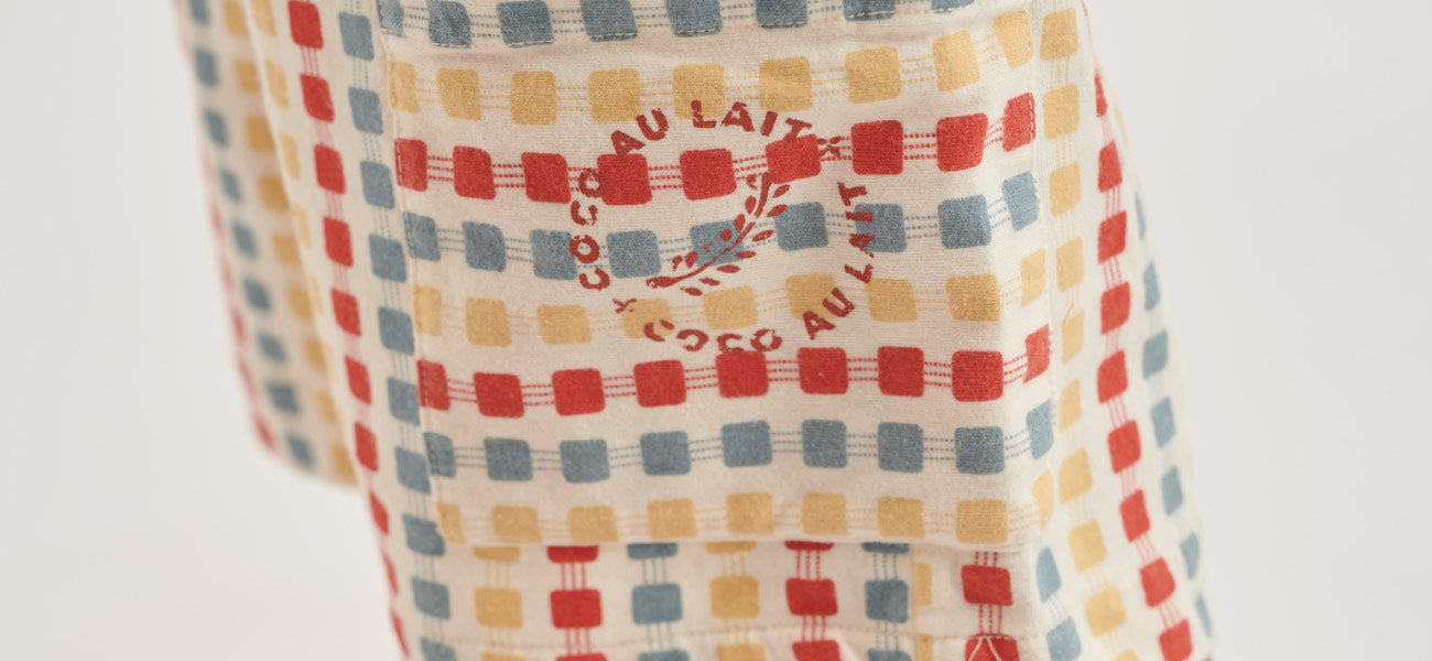 What are the characteristics of good children's clothing?