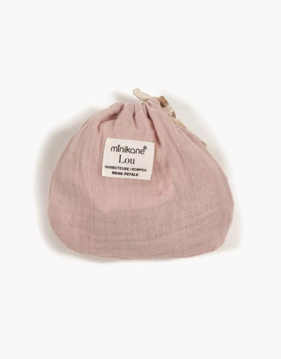 MONO EN GASA DE ALGODÓN CON ESTAMPADO DE PETALOS Y BOLSA